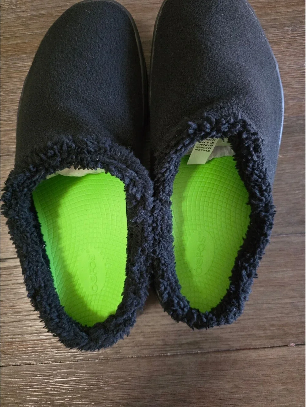 Oofos Oocoozie Black Cozy Slip-On Mule with Green Insoles Size M12/EU 45 NWOT